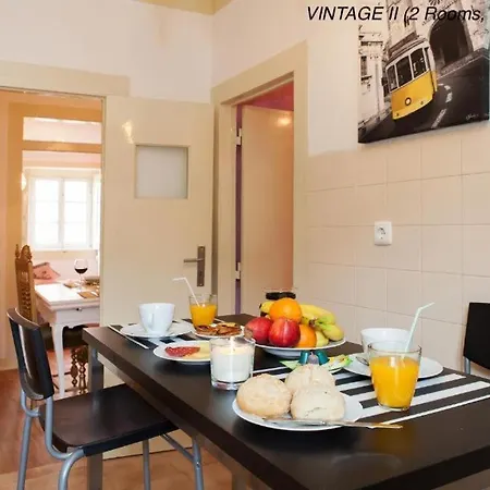 Апартаменти Alfama Vintage 1 Guests - Alfama Vintage 2 Five Guests - Alfama Vintage 3 Three Guests