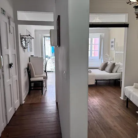 Alfama Vintage 1 Guests - Alfama Vintage 2 Five Guests - Alfama Vintage 3 Three Guests *