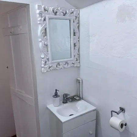 Alfama Vintage 1 Guests - Alfama Vintage 2 Five Guests - Alfama Vintage 3 Three Guests